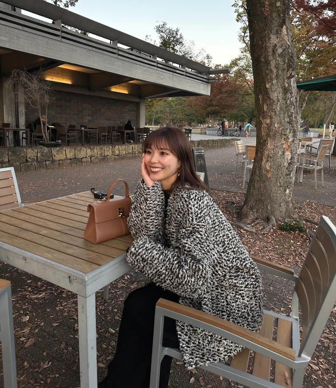 神田希未菜さんのインスタグラム写真 - (神田希未菜Instagram)「最近の色々💛🍂 明日から12月なんて早すぎない？🎅🏻  ①イチョウとテル ②京都に帰ってくる前に何気に初めての東京タワー ③私のロック画面 ④Lignum ⑤フライングタイガーで買い足し ⑥えまてる ⑦私とてるにイチョウ付けてくれる優しいおりん ⑧お気に入りコーデな日 ⑨太陽の塔とナイススマイルなてる」11月30日 21時43分 - ___kimi3___