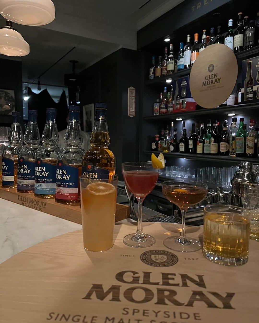 中野綾香さんのインスタグラム写真 - (中野綾香Instagram)「スコットランドで最も愛されているお酒🥂 『グレンマレイ』  @glen_moray_whisky に感動🥺❤️  シングルモルト・ウイスキーの1つでリッチでフルーティーな味わいなので、ストレートでもカクテルでも美味しい😋✨✨ 特に... グレンマレイ 12年は、りんごのフルーティで甘い風味・香りはバニラ＆ベリーでめちゃくちゃ美味しい🥹💓  お店はこちらでした @bar_trench  #pr #グレンマレイ #GlenMoray #ウイスキー」11月30日 21時43分 - nakanooayaka