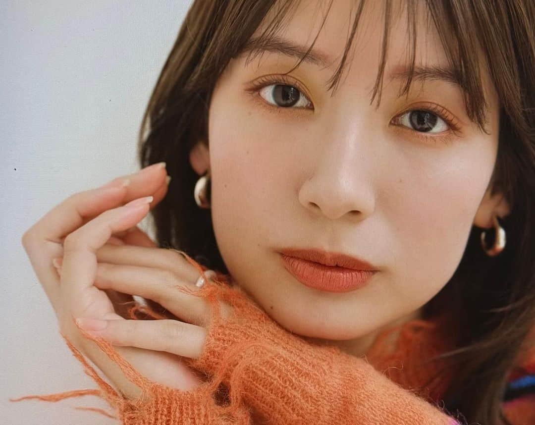 川畑春菜さんのインスタグラム写真 - (川畑春菜Instagram)「… 冬make🧡  ふわっとフォギーなお肌❄️ イエローとオレンジにダブルライン かわいいっ☺️  #ヘアメイク#メイク#冬メイク#ビューティー#暖色メイク#ヘアメイク事務所#ヘアメイクパリス#アシスタント募集」11月30日 21時43分 - haru_1111