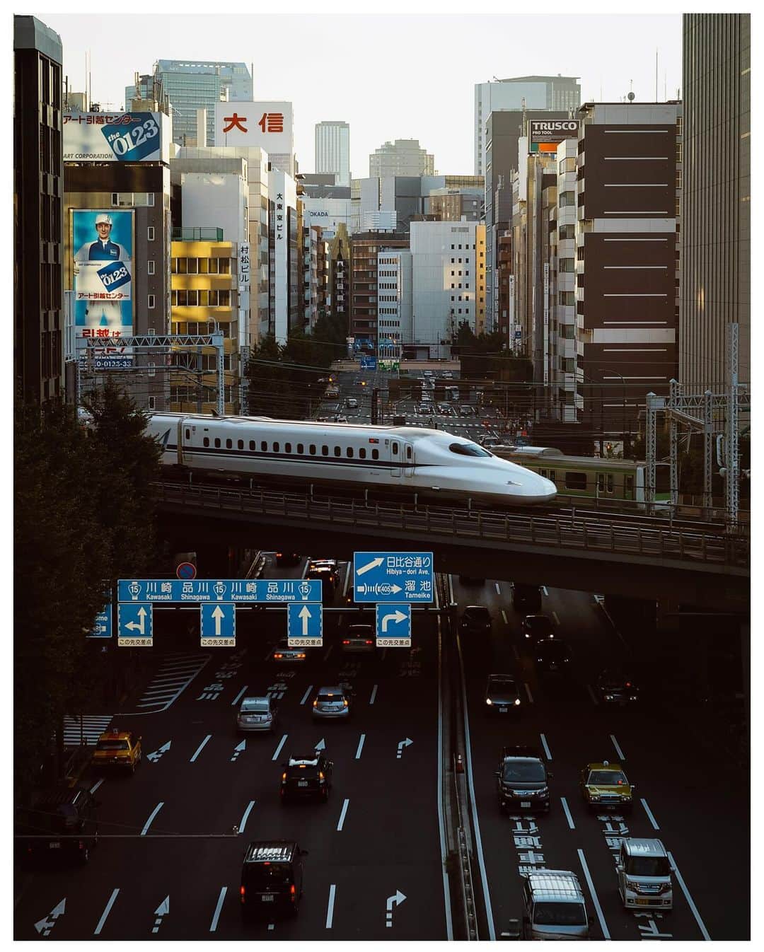Takashi Yasuiのインスタグラム：「Tokyo 🚄 October 2016  📕My photo book - worldwide shipping daily - 🖥 Lightroom presets ▶▶Link in bio  #USETSU #USETSUpresets #TakashiYasui #SPiCollective #filmic_streets #ASPfeatures #photocinematica #STREETGRAMMERS #street_storytelling #bcncollective #ifyouleave #sublimestreet #streetfinder #timeless_streets #MadeWithLightroom #worldviewmag #hellofrom #reco_ig」
