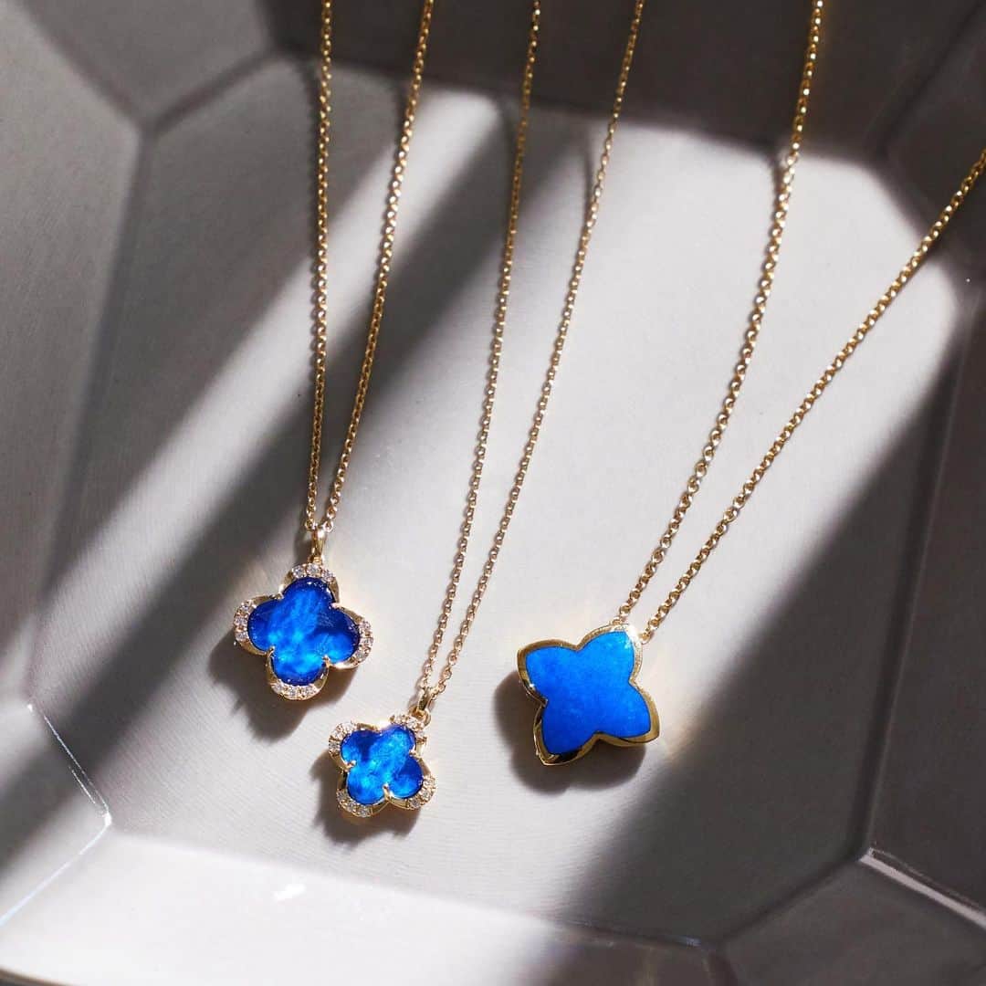ヴァンドーム青山さんのインスタグラム写真 - (ヴァンドーム青山Instagram)「. 【 Lapis lazuli / 12月の誕生石 】  12月の誕生石は深いブルーが印象的なラピスラズリです。  石言葉は「幸運」。身につけると判断力を高め、幸運へ導いてくれるといわれています。  大切な方へのプレゼントはもちろん、ご自身へのごほうびやお守りジュエリーにもおすすめです。  #vendomeaoyama  #ヴァンドーム青山  #12月誕生石 #ラピスラズリ  #lapislazuli #lapis  #jewelry #accessories  #ジュエリー好きな人と繋がりたい  #カラーストーンジュエリー  #お守りジュエリー  #誕生石 #誕生石ジュエリー  #誕生石プレゼント」11月30日 21時50分 - vendomeaoyama_official