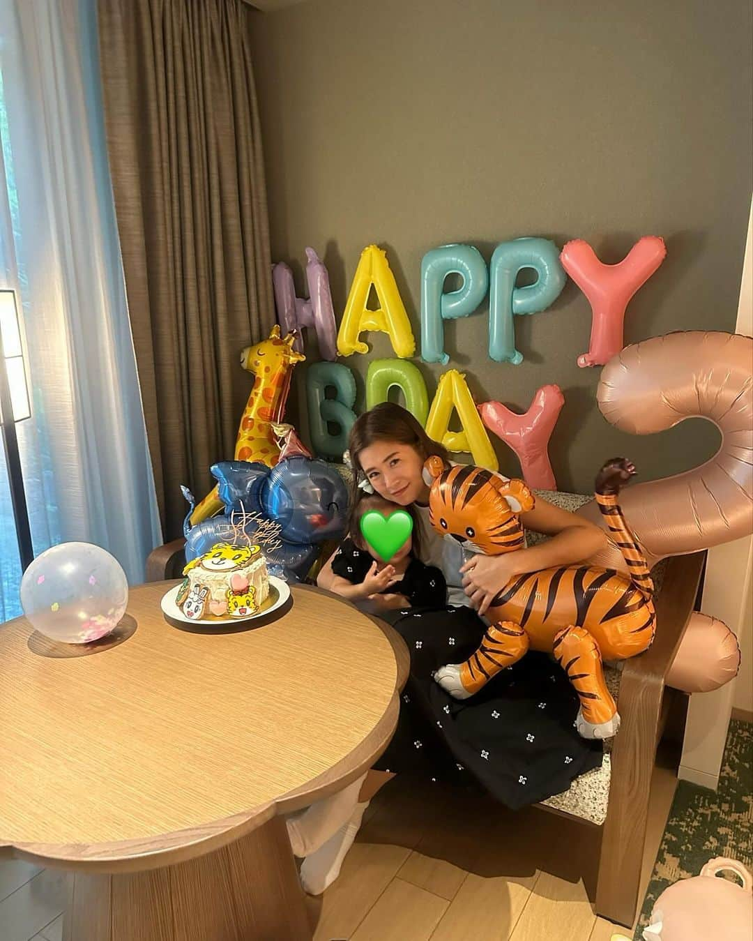 yuiさんのインスタグラム写真 - (yuiInstagram)「. .2023.9.27🍰 Happy birthday 2th。 大好きな動物と大好きなしまじろう🐯 ２歳てもっとベイビーなのかなと思っていたけど、 すっかりお姉ちゃんになったね。これからも元気に幸せな毎日を過ごせます様に❤️ .  #happybirthday」11月30日 21時50分 - yuiram