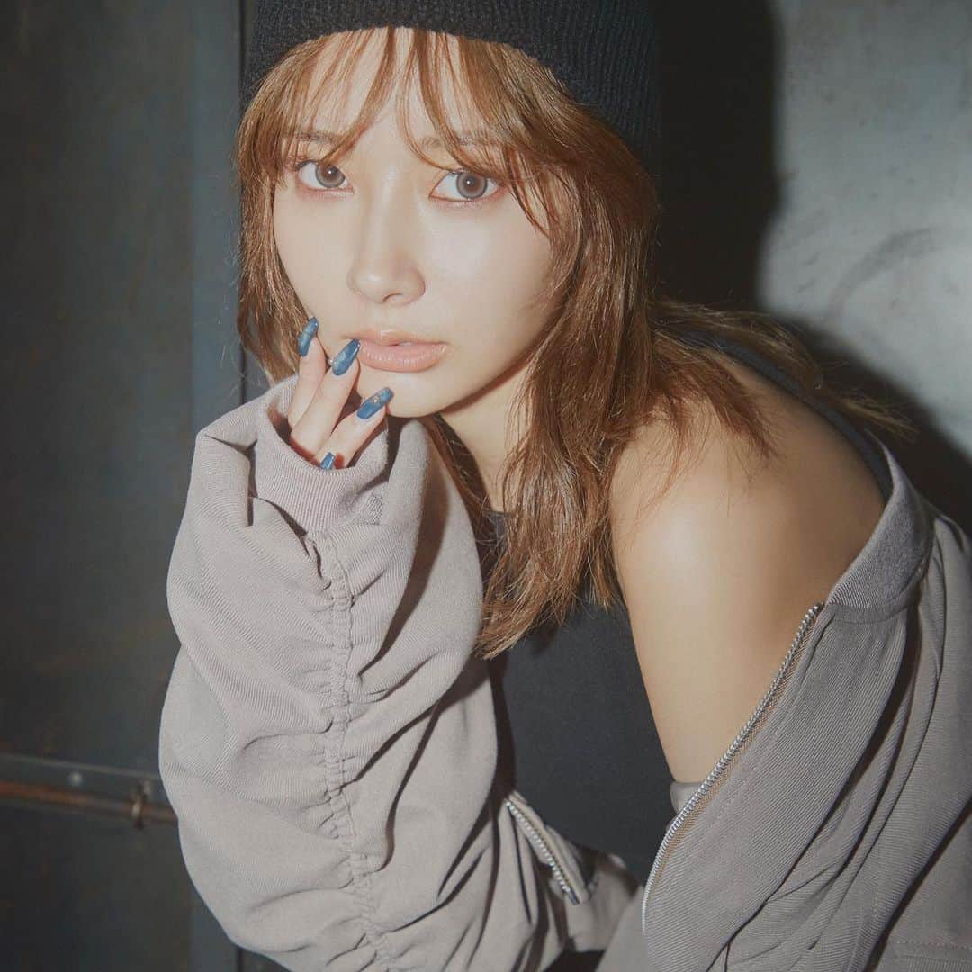 GYDAさんのインスタグラム写真 - (GYDAInstagram)「WEBカタログ第2弾"2024 EARLY SPRING COLLECTION feat.PyunA."を本日11月30日(木)公開 !  ファッションにマンネリしがちなこの時期に... 今回のWEBカタログでは 春を匂わせるアイテムをMixすることで おしゃれモチベーションが高められるようなスタイリングを 大人気モデルPyunA.さんが着こなします！  公式通販サイト「RUNWAY channel」にて公開！  WEBカタログ：http://s.runway-ch.jp/gyda_1130_pyuna   ■PyunA.さんプロフィール   2000年9月19日生まれ。  InstagramなどのSNSを中心に「韓国系ギャル」として認知され、同年代の女性から人気がある。   2021年3月に関西コレクションに初出演。  2022年4月1日から雑誌『小悪魔ageha』の専属モデルになったことを発表。  2023年8月25日、初の写真集『ぴょなってみる？』がKADOKAWAから発売。    Instagram : @_000919_  YouTube : https://www.youtube.com/@pyuna_official  #GYDA #ジェイダ #ぴょな」11月30日 21時53分 - gydajp