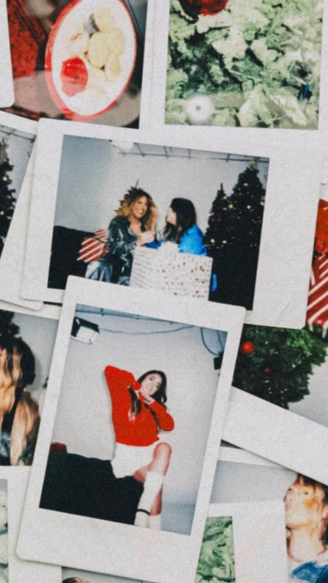 アリー・ブルックのインスタグラム：「“Have Yourself A Merry Little Christmas” out tonight at midnight. 🎄」