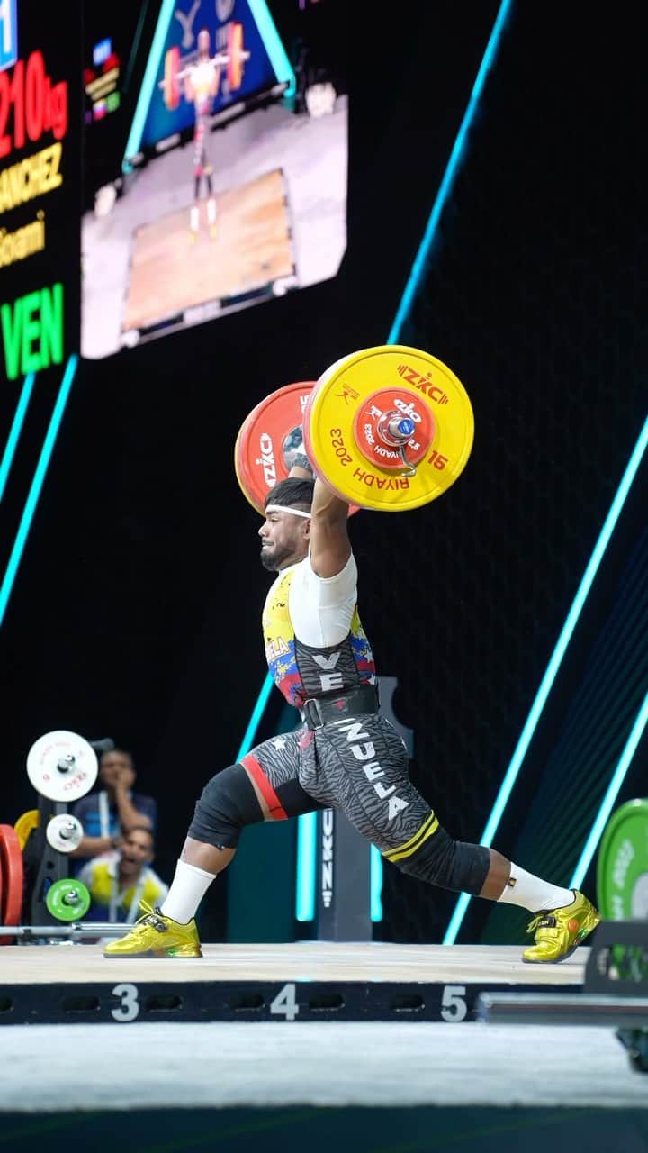 オレクシー・トロフティのインスタグラム：「Meet the incredible @keydomar 🌟, the powerhouse from Venezuela! 🇻🇪 At only 23, he’s already rocking the world of weightlifting! 🏋️‍♂️ With a dazzling silver at the 2020 Tokyo Olympics 🥈 and a gold at the 2022 World Championships 🥇, Keydomar is on fire! 🔥 ——- Follow the link in bio to watch full video」