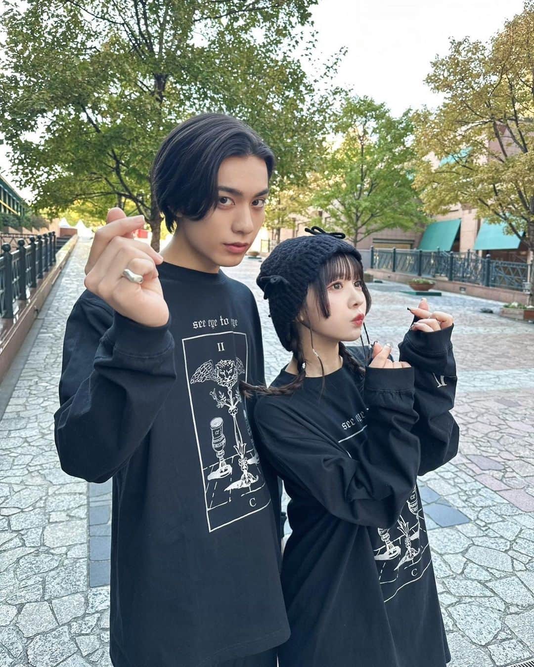 吉田知央のインスタグラム：「シュエットラテ×吉田知央コラボロンT！！！！！です！！ 平松様と相談して僕もデザインに携わりました！！！ おこがましい話です！！ しかし、携わったのでございます！！！ 是非、手に入れてください！！！  新宿ルミネエスト6階　#いつも買い物してるとこや 12月9日13時〜15時に来店致します！ お待ちしております...!!!  #シュエラテ」