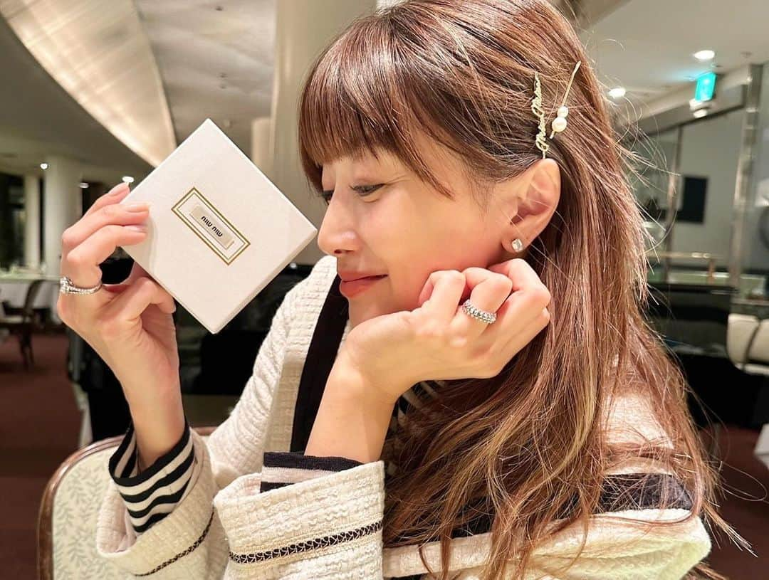 渡香奈さんのインスタグラム写真 - (渡香奈Instagram)「ヨンアヤ〜 センイル チュッカヘ🥳🎂(だいぶ過ぎてる！笑) いくつになっても最高に可愛い人🫰🏻サランヘヨ❤️  #ヨンア #センイルチュッカヘ #happybirthday #happytime #サランヘヨ」11月30日 22時12分 - kanarina1261