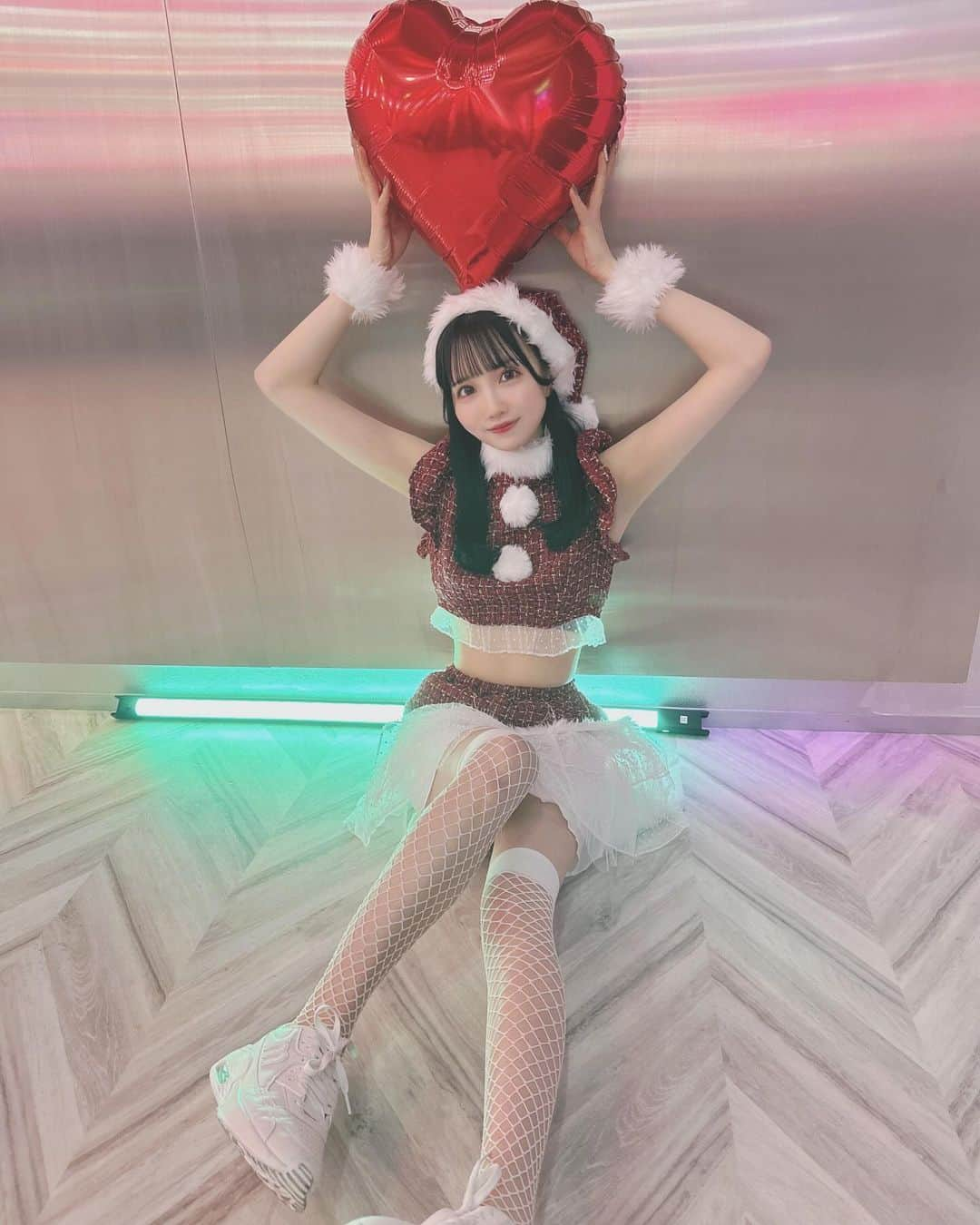 青葉ひなりさんのインスタグラム写真 - (青葉ひなりInstagram)「❤️໒꒱   #クリスマス#クリスマスコスプレ #クリスマスコーデ #cristmas #コスプレ#コスプレ女子 #網タイツ#絶対領域 #ニーハイ #japanesegirl #いいね #instagood」11月30日 22時15分 - hinari_festive