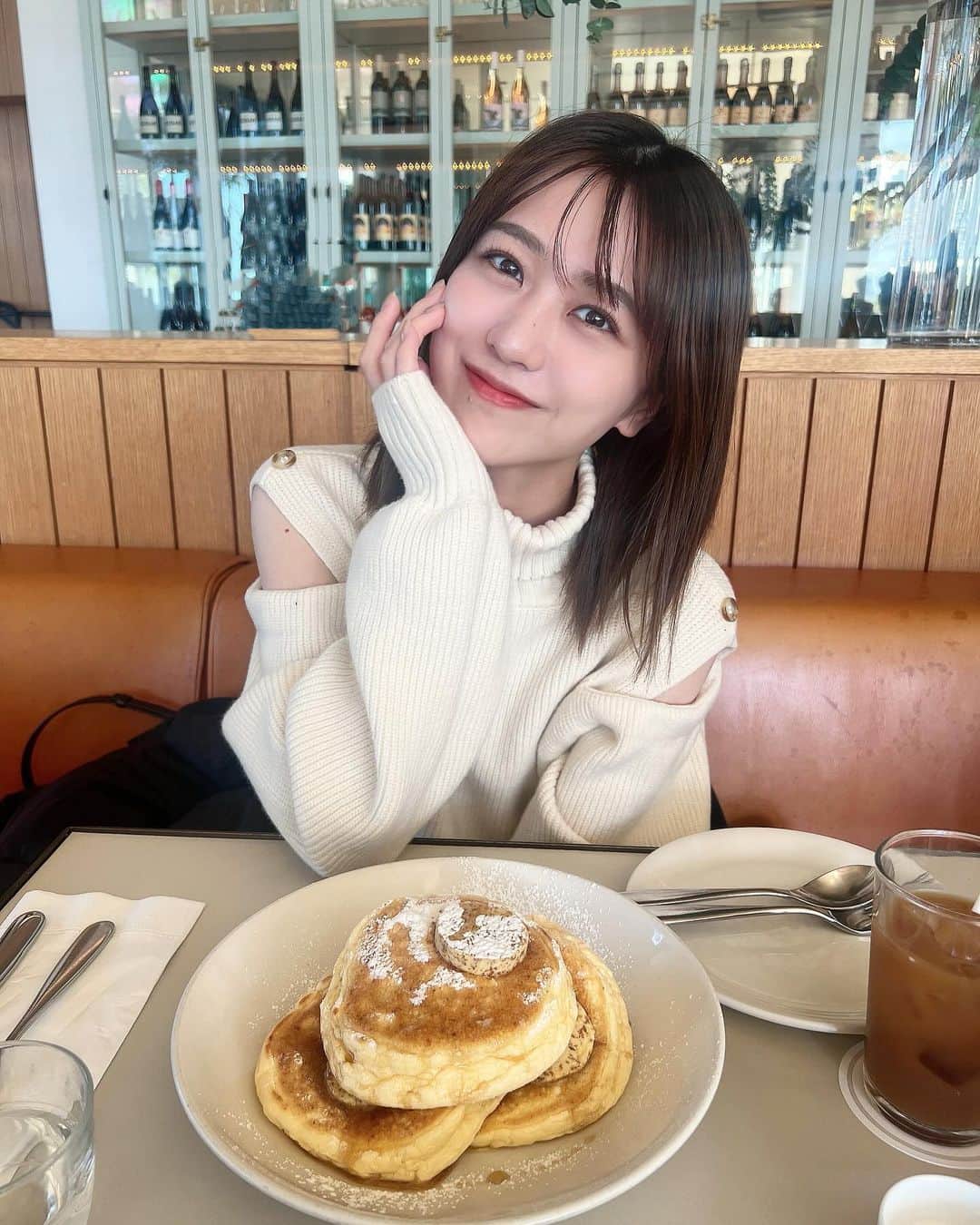 篠崎彩奈のインスタグラム：「久しぶりにbillsのパンケーキ食べた🥞🫶🏻 #パンケーキ #bills」