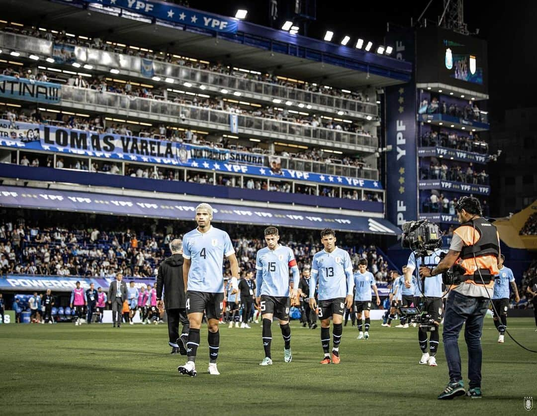 サッカー ウルグアイ代表チームのインスタグラム：「🔙🎆」