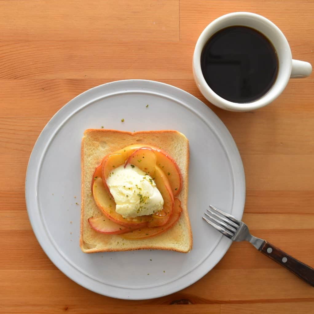 山崎佳さんのインスタグラム写真 - (山崎佳Instagram)「Today’s breakfast.  りんごがいっぱいあるので。」11月30日 22時20分 - keiyamazaki