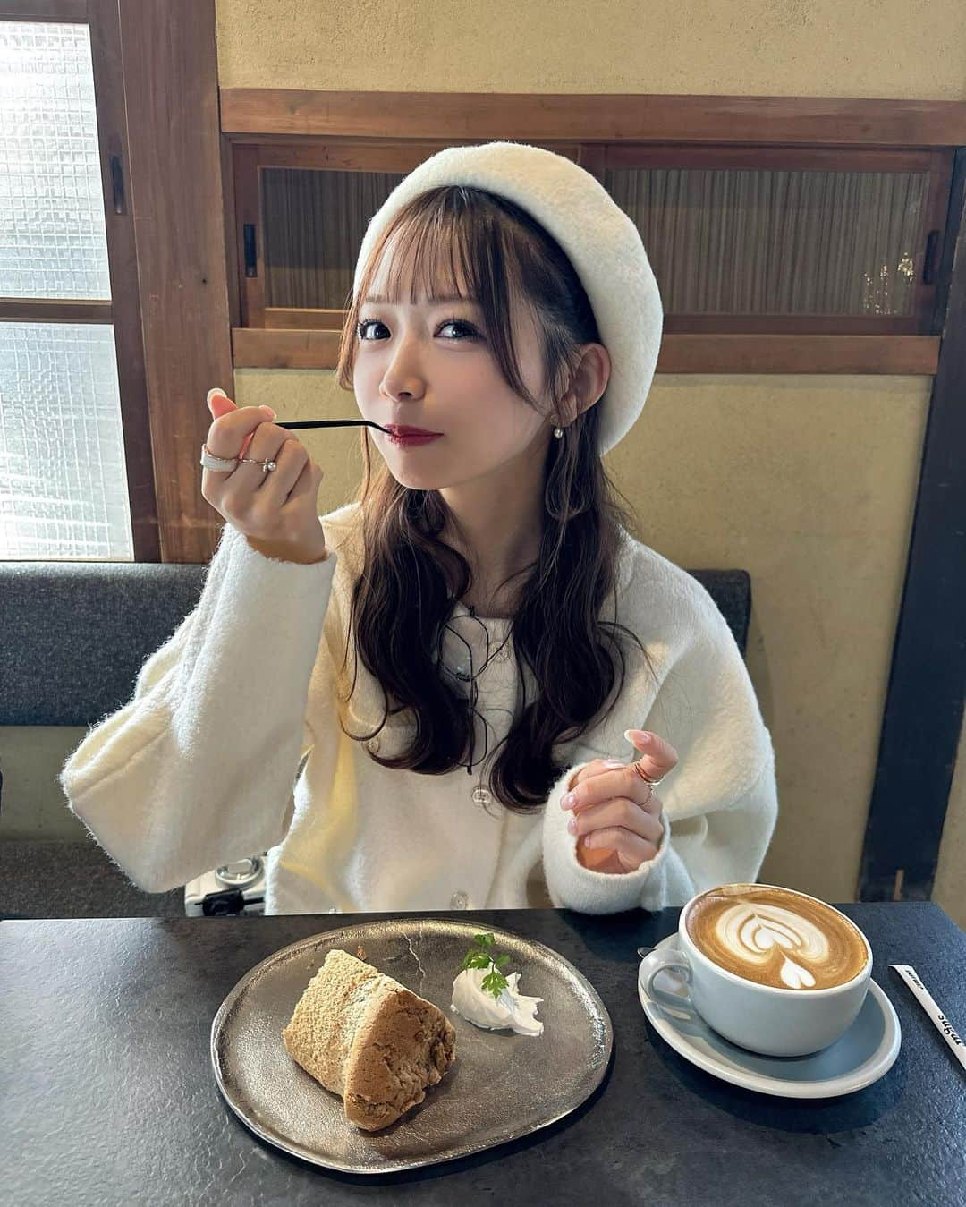 畑美紗起さんのインスタグラム写真 - (畑美紗起Instagram)「ケーキすき？🍰🫶🏻💕  #和歌山観光 #和歌山グルメ #和歌山カフェ #和歌山 #和歌山旅行 #畑美紗起 #加太カフェ #sereno #cafe #shooting #me #instagood」11月30日 22時31分 - miiicha_0327