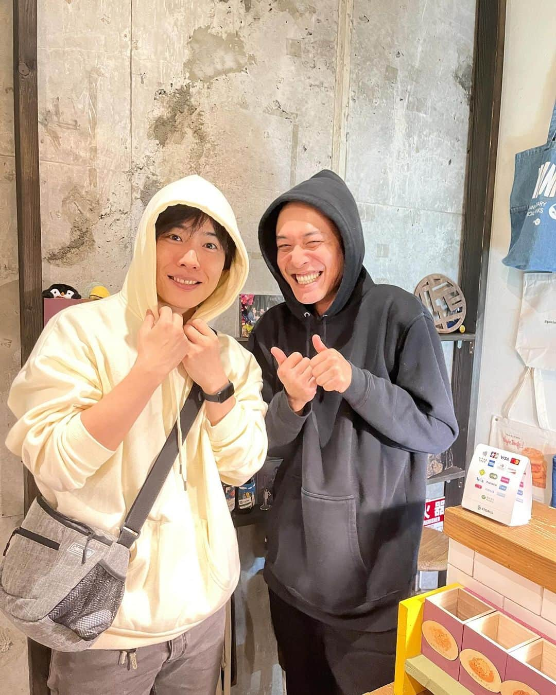 一徹（AV男優）さんのインスタグラム写真 - (一徹（AV男優）Instagram)「一人サウナ行ってきた！ 店長まさやさんとパ写📷  最後の一枚はお互い頭頂部の後退を気にして撮り直すの巻」11月30日 22時27分 - ittetsu221