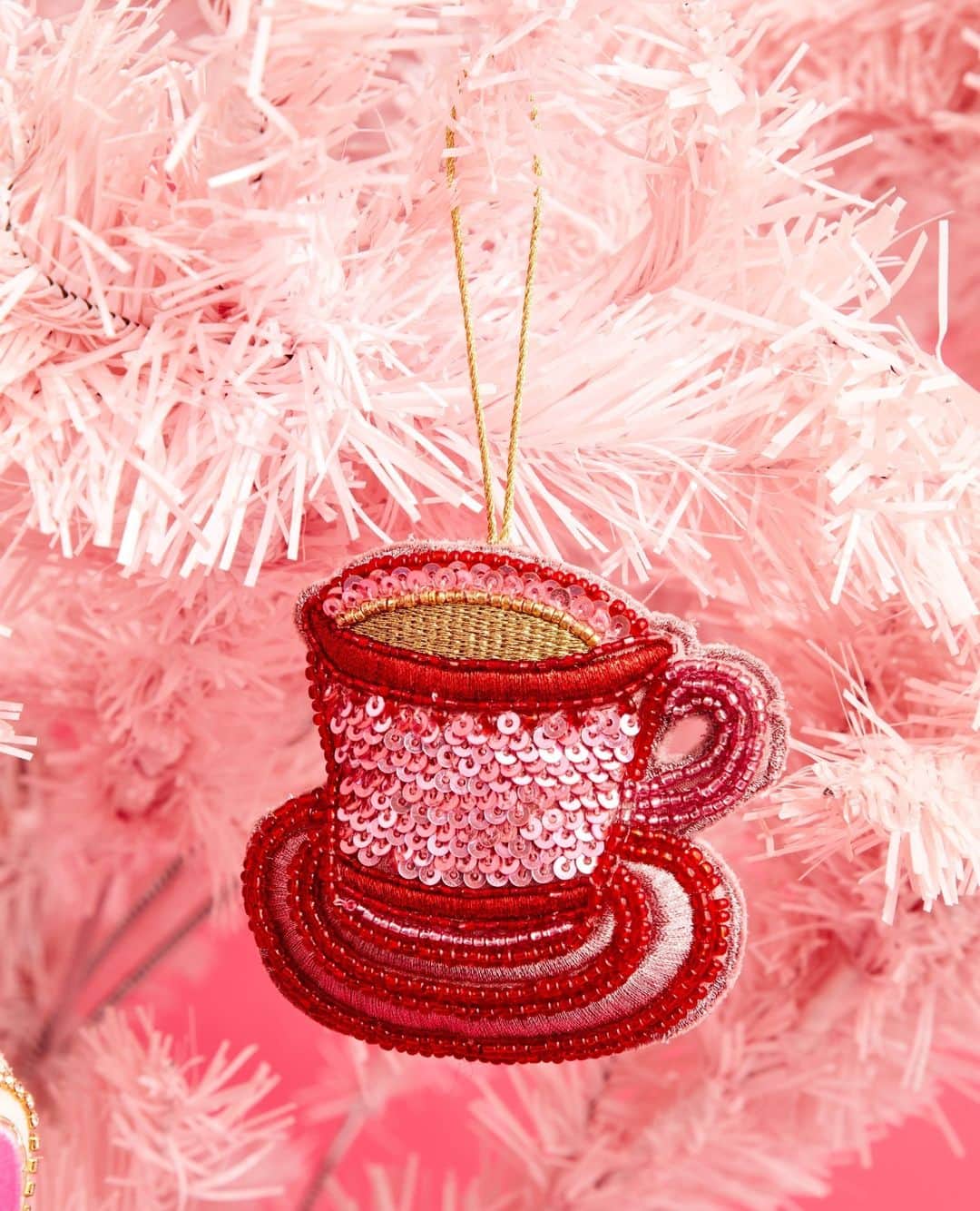 アクセサライズのインスタグラム：「25% off all Christmas decorations? Sounds like our cup of tea (ends in 24 hours)」