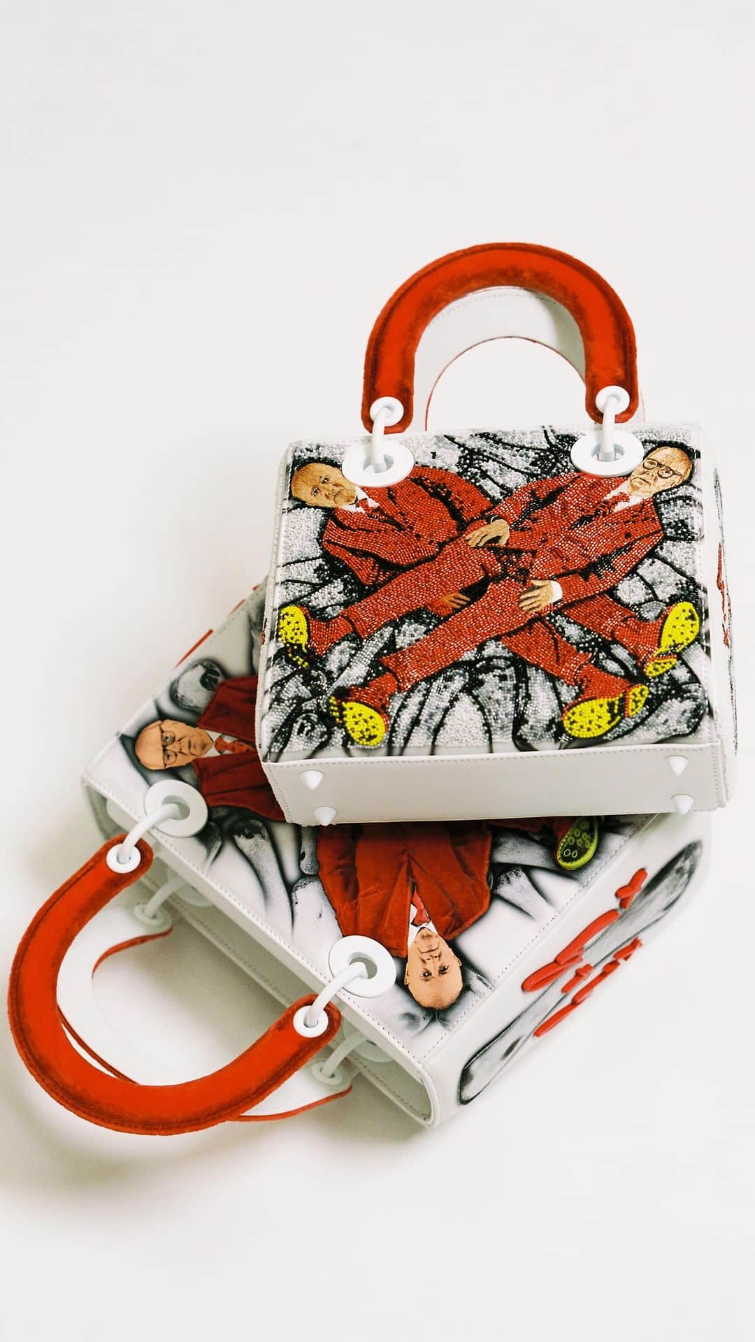 クリスチャンディオールのインスタグラム：「Experience the extraordinary showcase of the 8th edition of #DiorLadyArt, where a series of select visionary artists have reimagined the iconic #LadyDior, each infusing their unique artistic language into these coveted creations. The story isn’t over yet – in January, anticipate the reveal of six remaining artists, each adding their distinct depth and space for broader dialogue to the Dior legacy. © Photo: @MarionBerrin」