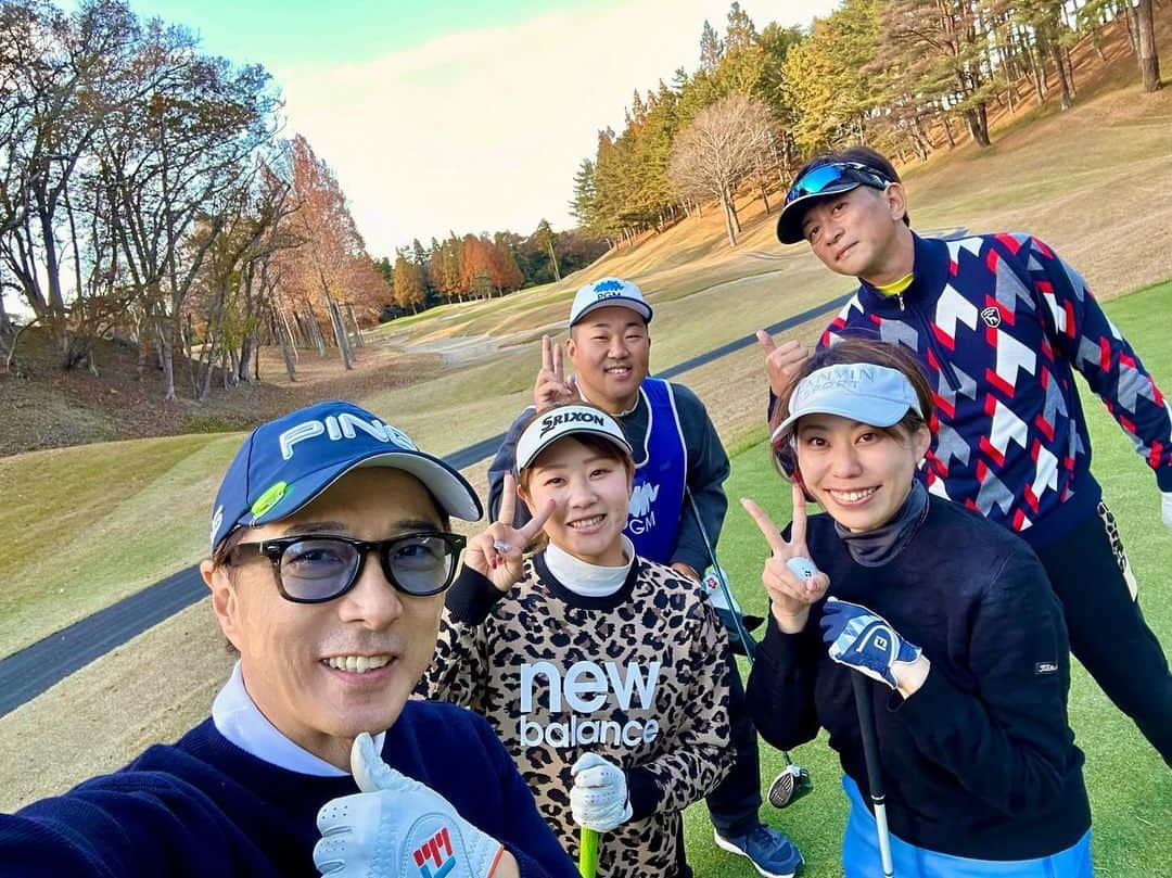 黒田アーサーのインスタグラム：「今日は🅱️の会ゴルフ⛳️11月の陣でした！  お天気は最高‼️気持ち良かった！  残念ながら清水会長はお休みでした😂  今回は渡成社長、  新井麻衣プロ💕と鈴木磨夜プロ💕  が同伴メンバーでした😊  めちゃめちゃ楽しかったです‼️  ありがとうございました🙇‍♀️  #🅱️の会ゴルフ  #アゼストグループ清水会長  #栗田貫一さん  #新井麻衣プロ  #鈴木磨夜プロ #木村円プロ  #長嶺葉子プロ  #宮崎千英プロ #渡成社長 #吉田社長 #山之内社長 #服部真之介」