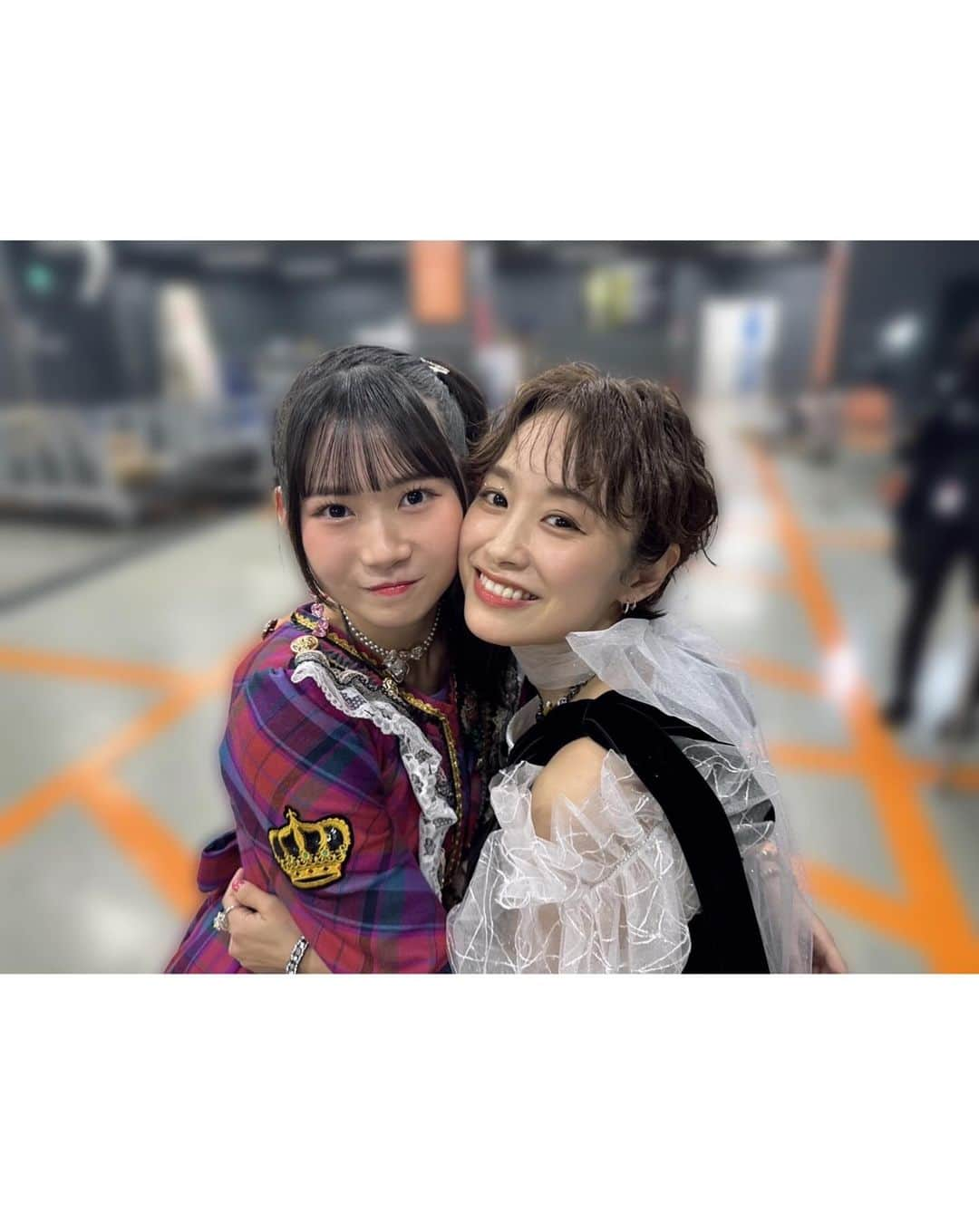 岡村ほまれのインスタグラム：「・ 28日にお写真撮っていただいた  高橋愛さん💛 佐藤優樹さん💚 森戸知沙希さん🤍  やった〜嬉しい♡♡♡ お写真撮っていただきありがとうございます！！  #モーニング娘23  #morningmusume  #岡村ほまれ  #ほまたん #ほまたん優勝  #モーニング娘og  #高橋愛 さん #佐藤優樹 さん #森戸知沙希 さん」