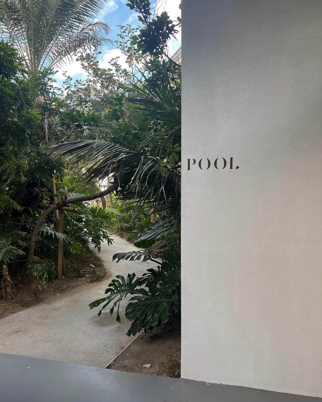山中美智子さんのインスタグラム写真 - (山中美智子Instagram)「Birthday trip🌴  冬もプール入りたい私達にピッタリなホテルへいきました🤍  プールは40℃だからあったかくて娘も大満足🫶🏾  📍 @botanicalpoolclub  千葉」11月30日 22時51分 - alexiastam1988