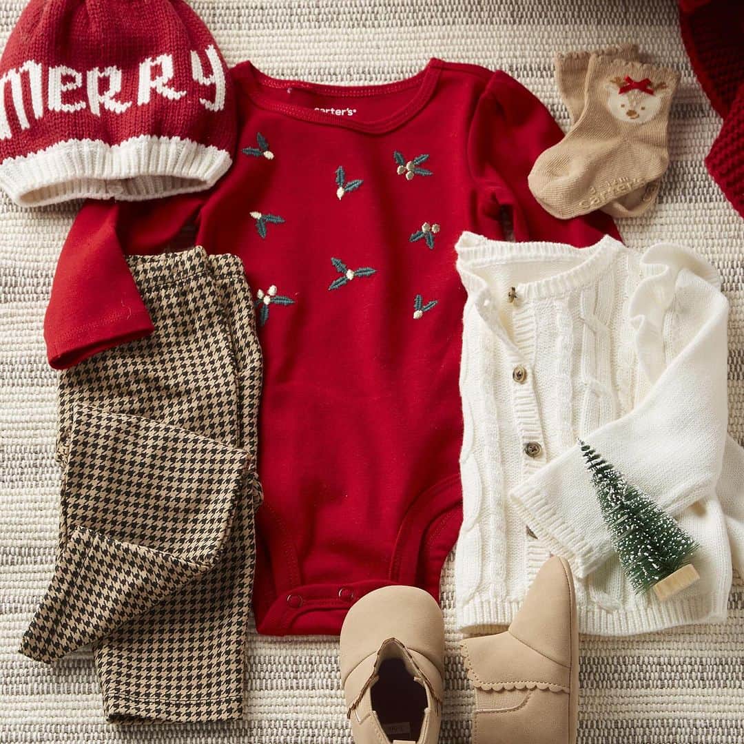 カーターズのインスタグラム：「Christmas cutie era.❤️❄️🎄」