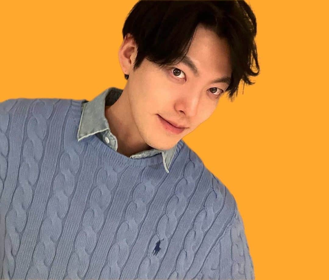 キム・ウビンのインスタグラム：「🍊😏」