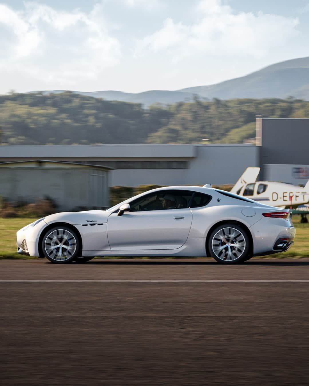 マセラティさんのインスタグラム写真 - (マセラティInstagram)「Vroom. Carefully engineered notes follow – a natural effect of Trident track-bred innovation being set in motion.⁣ GranTurismo. The Others Just Travel.⁣ #MaseratiGranTurismo #Maserati」11月30日 23時00分 - maserati