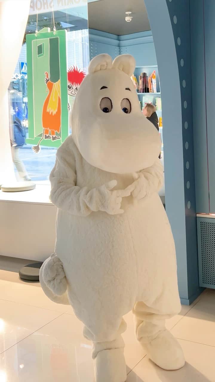 ムーミンのインスタグラム：「Is the Moomin Shop Esplanadi on your must-visit list yet? ✨ 😍  The opening day of the newest Moomin Shop was a special one! Moomin fans had the chance to join in character meets & greets, get adorable face paintings from @kailanimathur, enjoy the inspiring Moomin reading sessions together with @reidarwasenius and shop the newest items. 🎨 📚  Welcome to the Moomin Shop Esplanadi to explore the loveliest gift ideas for the festive season. 💝  ✨ Mon-Fri 9.00-20.00, Sat 10.00-19.00, Sun 10.00-18.00 ✨  #moominofficial #moominespa #moomin」