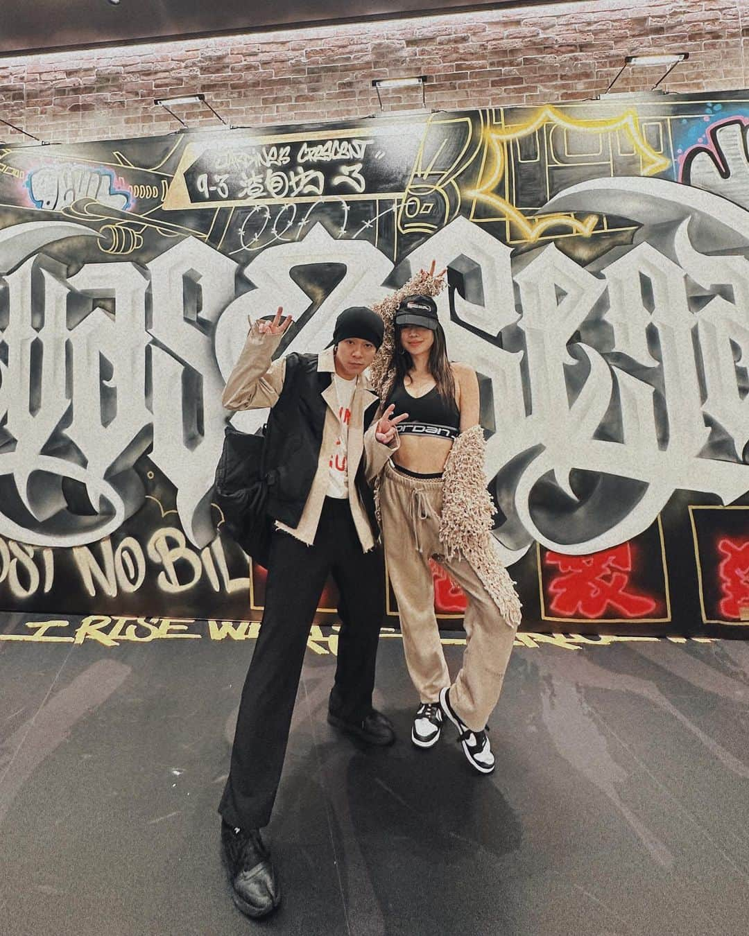 松岡李那さんのインスタグラム写真 - (松岡李那Instagram)「Happy🤍🎨🐶👯‍♀️ This amazing Graffiti  by super Talented @jiggie_boy  for @chivasregal ✨✨✨ #毎日投稿challenge  @linahxoxo 💕」11月30日 23時05分 - linahxoxo