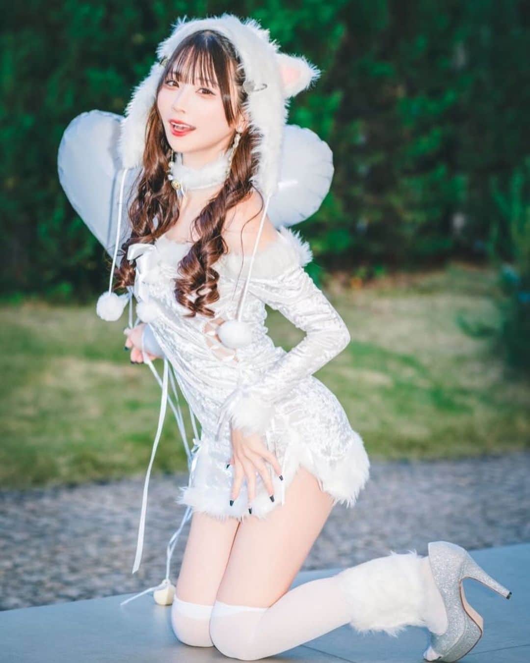 倉坂くるるさんのインスタグラム写真 - (倉坂くるるInstagram)「もこもこ猫サンタ🤍 ちょっとギャルいかんじが可愛いねー✨  #Malymoon の人気ランキングでもかなり上位の衣装だよ✨  fantiaに自撮り載せたので見てねん https://fantia.jp/posts/2399982  #コスプレ #コスプレイヤー #cosplay #cosplayer #cosplaygirl #japanesegirl  #角色扮演 #自撮り女子 #costume #coser」11月30日 23時09分 - kurasaka_kururu