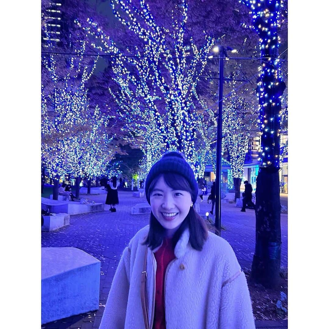 西尾菜々美のインスタグラム：「明日から12月ですって🫢❄️  毎年言っている気がするけど 今年がいちばん1年経つのが早い気がする🫣  街はイルミネーションでキラキラしているし 我が家は早々にクリスマスツリーを出して 12月を迎える準備万端☃️ そろそろ大掃除も少しずつ始めようかな🥴🧹  明日の名古屋は今シーズンいちばんの冷え込みになるようなので皆さんあたたかくしてくださいね☺️🧣🧤  #12月」