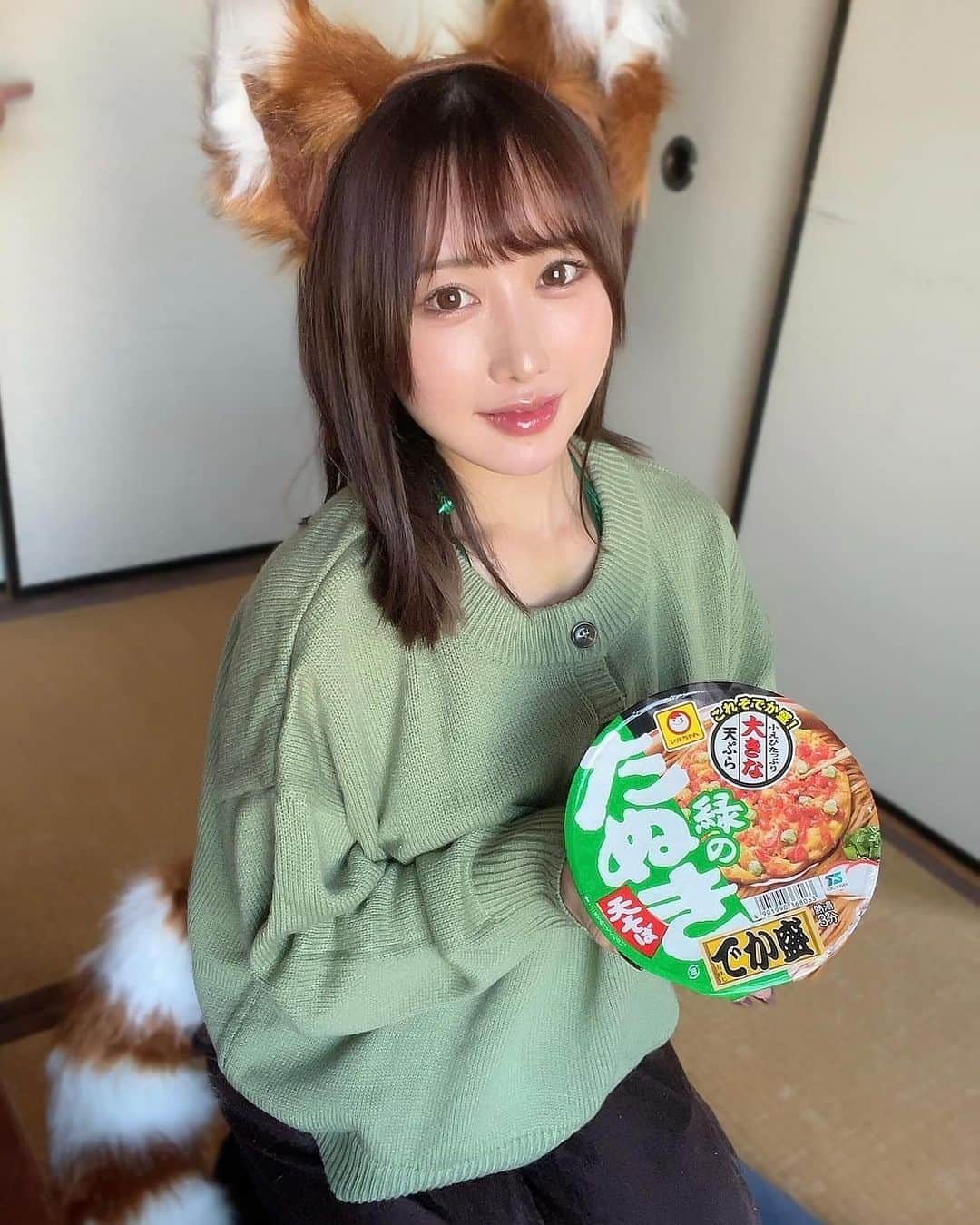 鳥海かうのインスタグラム：「こっちは緑のたぬき🦊🍜!! 31日東o21aでお待ちしてます💗✨  12月23日生誕祭(渋谷) と24日コスホリも17時までいるので 遊びに来てね☺️💗 ❁ ❁ ❁ ❁ ❁ ❁ ❁ ❁ #グラドル  #着物  #コスプレイヤー #cosplaygirl #cosplayer #チャイナドレス #japanesegirl #kimono  #バニー  #バニーガール  #ハイレグ #コンパニオン #コスプレ #コスプレイヤー #メイド #メイド服 #Japanese #むちむちボディ  #お尻  #兎年 #akihabara  #グラビア #girlcute #フェチ #cosplaysexy  #太もも #japanmodel #鳥海かう #写真好きな人と繋がりたい #ポートレートモデル #撮影モデル」