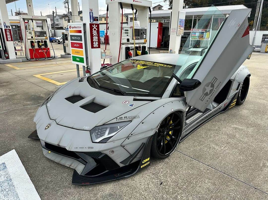 Wataru Katoさんのインスタグラム写真 - (Wataru KatoInstagram)「LIBERTY WALK 　　LBWK LB★WORKS LAMBORGHINI AVENTADOR  FIGHTER F15 USA🇺🇸  @lamborghini @armytrix_official  @toyotires  @teamtoyousa  @teamtoyotiresjp  @libertywalk_yasu0092  @libertywalk_osaka  @libertywalk_tokyo_harajuku  #libertywalk #lbworks #lamborghiniaventador  #supercar #zero#fighter plane #fighter #嘉手納基地 #米軍 #沖縄 #usa #toyotires  #thank #thankyou」11月30日 23時20分 - libertywalkkato