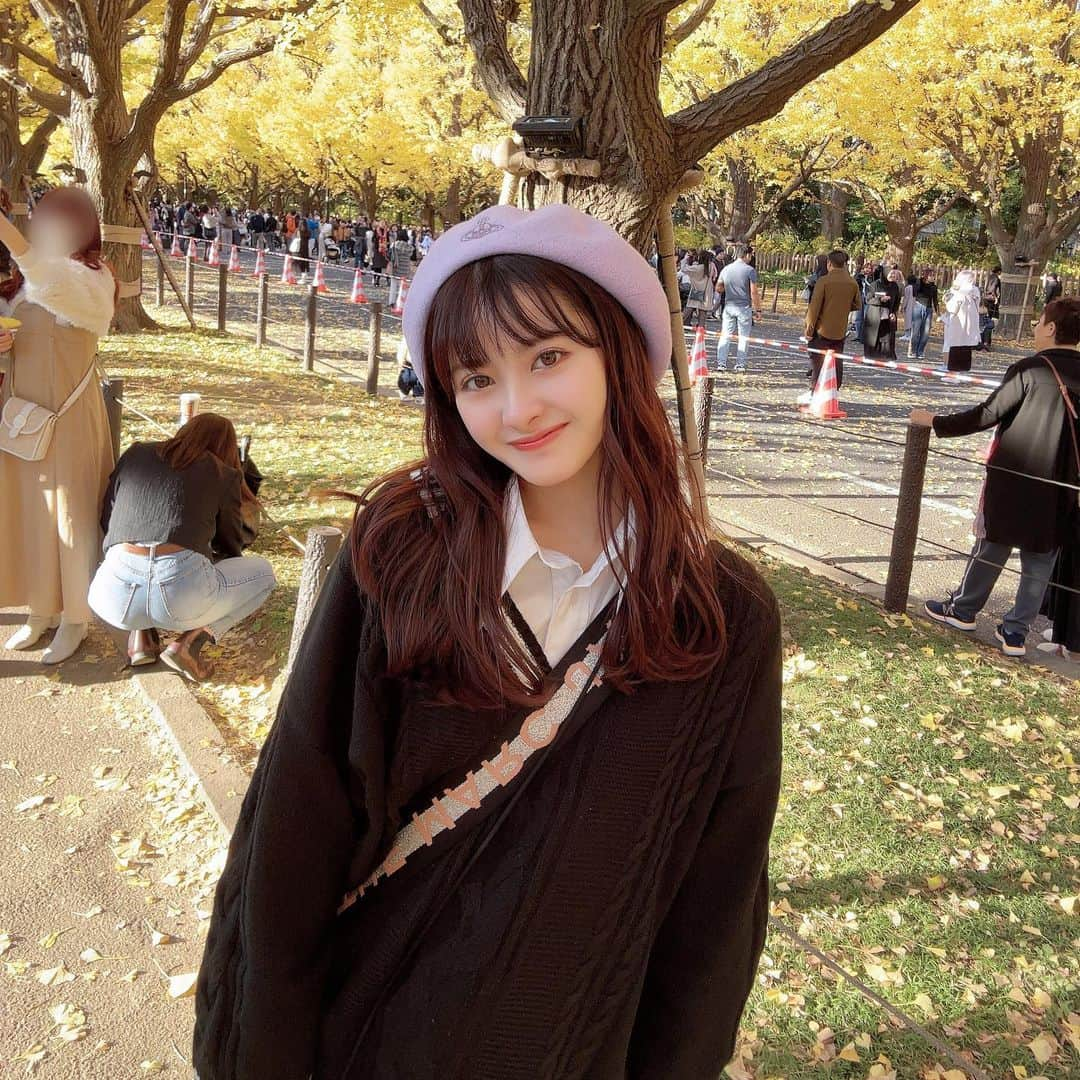 鵜川もえかのインスタグラム：「♡ 今年もイチョウ見に行けました！☺️」