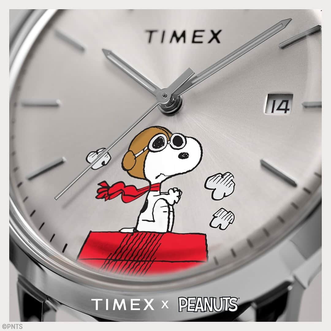 タイメックスのインスタグラム：「Get ready for takeoff with your favorite Flying Ace, now in color!  On the silver sunray dial, a goggle-clad Snoopy lets his imagination soar in the wind as he sits atop his iconic red doghouse.   Shop the watch at timex.com.  #timex #peanuts #snoopy #peanutsgang @snoopygrams @snoopyinfashion」