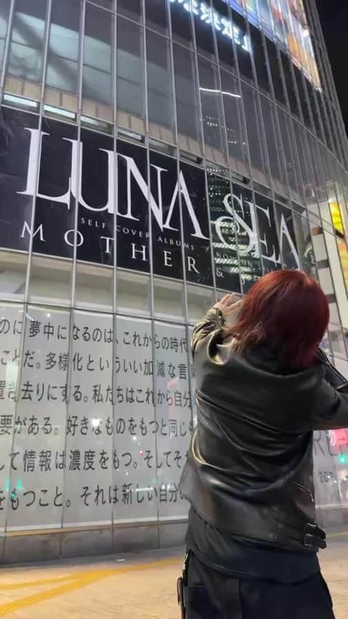 SUGIZOのインスタグラム：「2023/11/30 #SUGIZO Instagram Live.  #LUNA SEAセルフカヴァーアルバム『MOTHER』＆『STYLE』リリース記念特番生配信を終えて、 そのまま #シブツタ の特大看板を撮影しに行きました。  その様子をお届けします！」