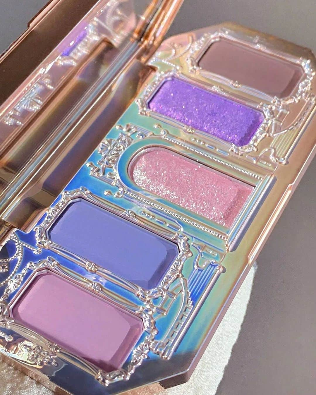 SHEINさんのインスタグラム写真 - (SHEINInstagram)「Sparkling splendor fit for a fairytale 🦄✨ Which Flower Knows pigmented palette is giving you the full fantasy? 👇  🔎 16893836 15741010 16893843  #SHEIN #SHEINforAll #SHEINstyle #fashion #chic #saveinstyle」11月30日 23時30分 - sheinofficial