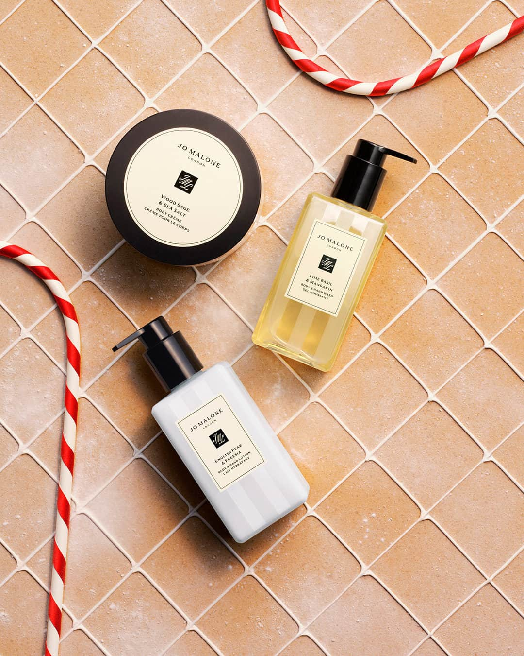 Jo Malone Londonさんのインスタグラム写真 - (Jo Malone LondonInstagram)「A quick festive quiz: would you share these bath & body treats or keep them for yourself? There are no wrong answers here… #SeasonOfScent」12月1日 0時10分 - jomalonelondon