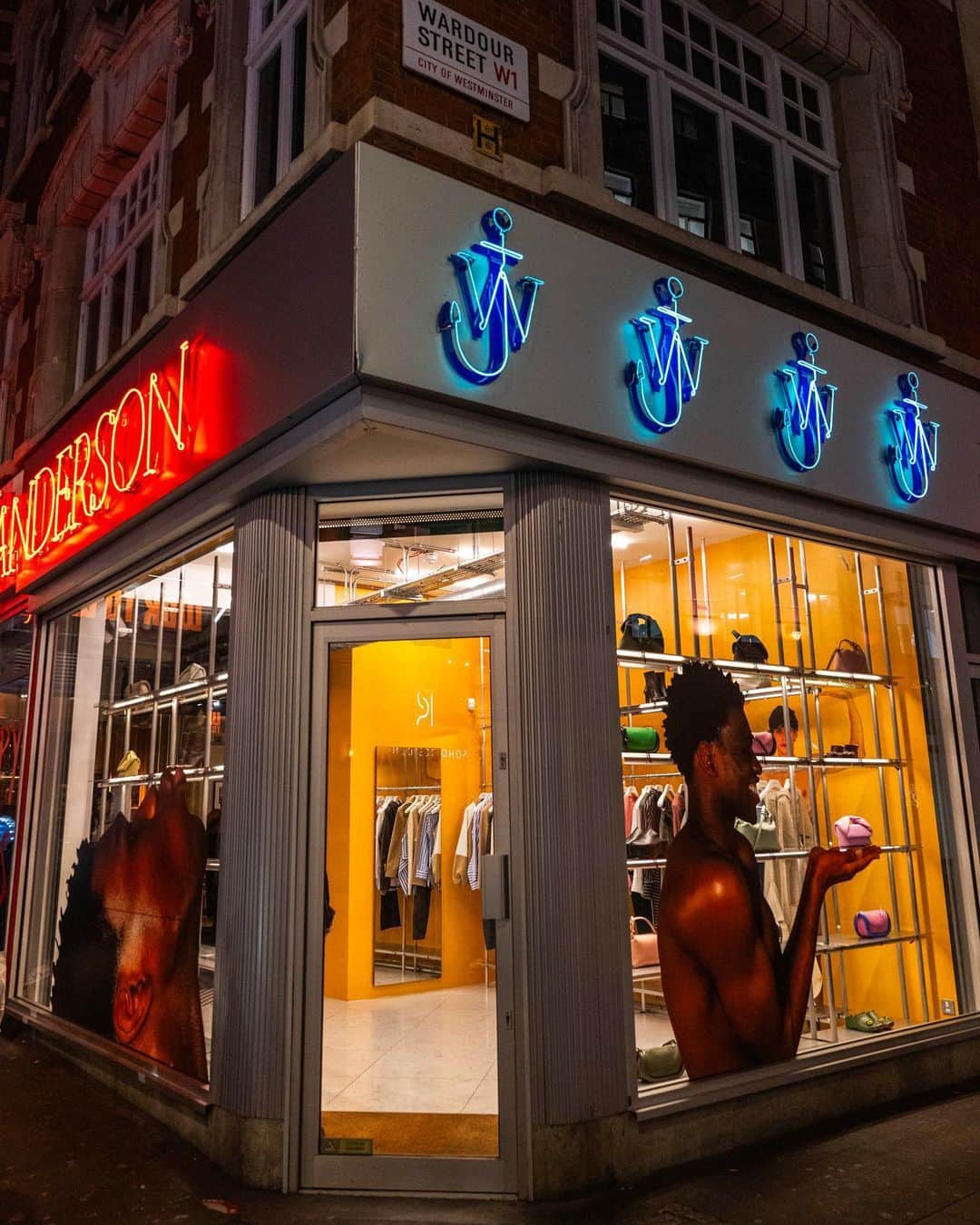 JWアンダーソンのインスタグラム：「IT’S HOLS SEASON IN LONDON  Celebrating the holiday season at our London store in Soho   #jwanderson #happyhols」