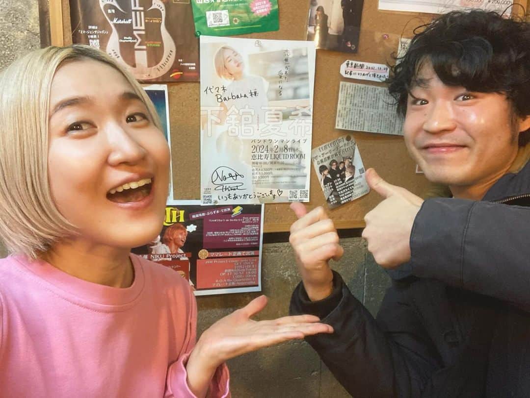 下舘夏希のインスタグラム：「【恵比寿リキッドルームワンマンまで69日】 昨日は代々木Barbaraライブありがとうございました😊🫶 玉梶かずやさんと共演したいですとのリクエストに応えて頂いた昨日のライブ！ 「胸焦がす」聴けて嬉しかった😆  CD2枚、🎫1枚羽ばたきました🥺❤️ ありがとうございます！ #ダテシモの挑戦   下舘夏希バンドワンマンin恵比寿LIQUID ROOM 「恋焦がれた愛になる」  2024年2月8日(木) 開場18時/開演19時  チケット  A 6,500円                   (入場優先、限定チェキ当日配布) 　　　　   B 5,000円 会場🎫↓ https://eplus.jp/sf/detail/3489630001-P0030003?P6=001&P1=0402&P59=1 配信🎫↓ 4,000円 https://twitcasting.tv/dateshimo_rock/shopcart/257625 #代々木barbara #玉梶かずや #ライブ   #恵比寿リキッドルーム #恵比寿liquidroom #弾き語り #バンドワンマン #900人動員目標 #cd1500枚完売チャレンジ #シンガーソングライター」
