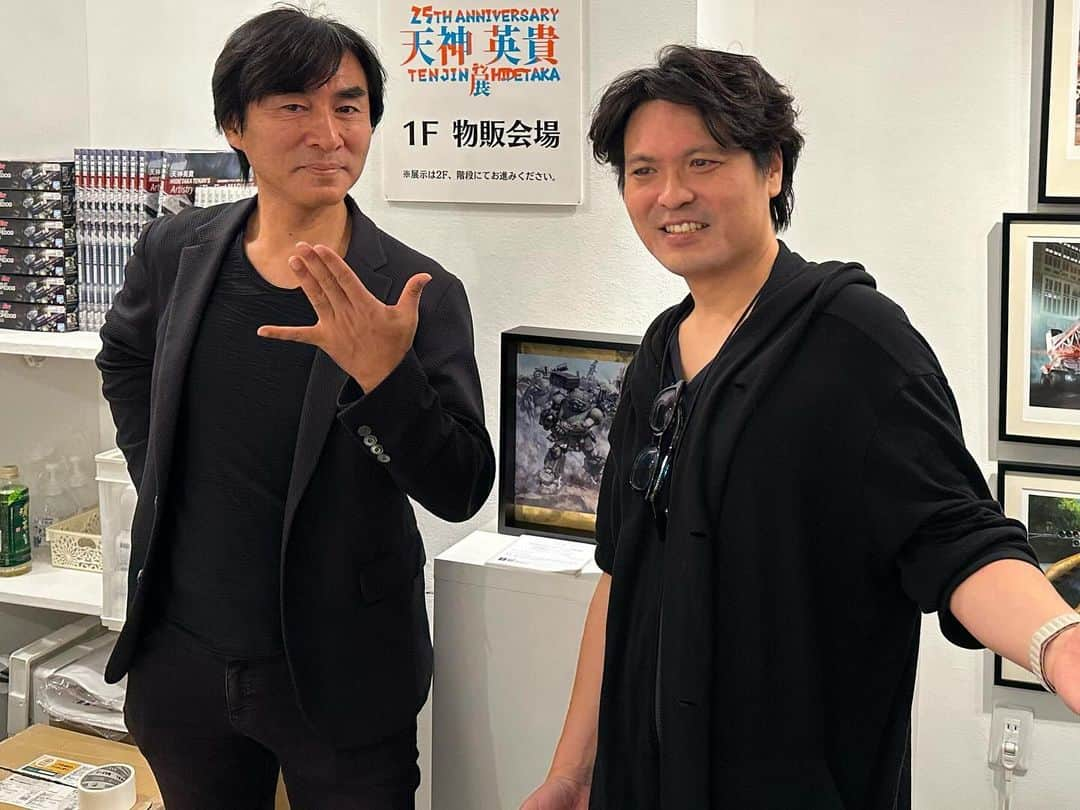 天神英貴さんのインスタグラム写真 - (天神英貴Instagram)「本日は天神英貴25周年記念展　内覧会でたくさんの関係者の皆様にお越しいただきました。 明日　12／1からは会期初日となります。 多くの皆様にお越しいただけると嬉しいです。 っていうか来てくださいね！ とてもわかりにくい場所なのでご注意ください！  検索は デザインフェスタＥＡＳＴ と入力して下さいね！  https://edition-88.com/pages/tenjin」11月30日 23時52分 - tenjin_hidetaka