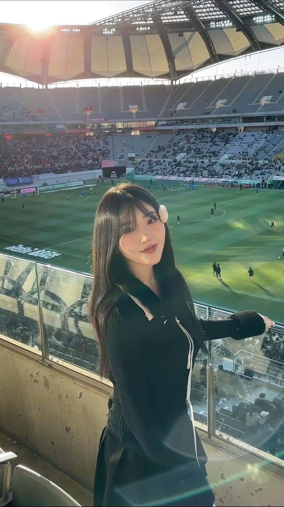 ゆかのインスタグラム：「wanna see ⚽️🏃‍♂️?? . . . #reels #reelsviral #football #funny #funnymemes #memes #couple #husbandandwife #korea #웃긴짤 #축구 #커플 #부부 #サッカー #サッカー観戦 #韓国旅行 #カップル」