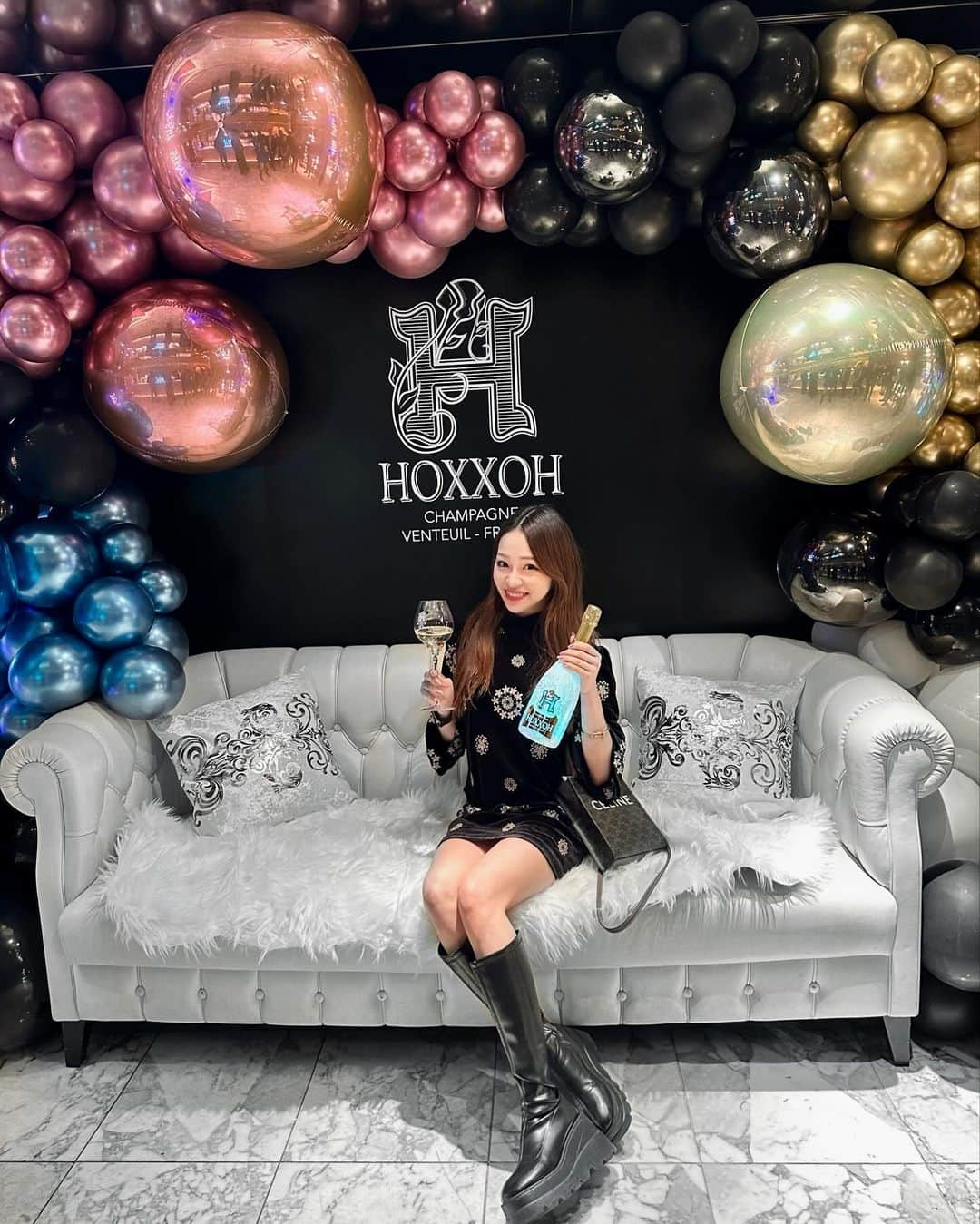 KEIさんのインスタグラム写真 - (KEIInstagram)「先日行われたHOXXOH Champagne Secret Partyにご招待頂き参加してきました！ とっても豪華な空間に美味しいシャンパン！ 素敵な時間をありがとうございました☺️♡  個人的にサファイアが1番好きだった☺️🩵 甘いけど、しつこい甘さじゃないから、お酒苦手な人でもお酒感が好きな人でも飲める味で気づいたら飲みすぎそうなくらい🤣  是非飲んでみてください✨  #オックス #HOXXOH #シャンパン #シャンパーニュ #PR」12月1日 0時00分 - kei_oktwins