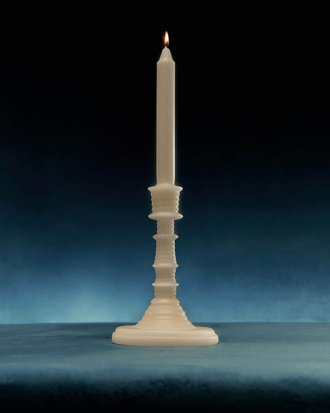 Loeweのインスタグラム：「LOEWE Home Scents Oregano wax scented candleholder.  See our gifting edit on loewe.com  #LOEWE #LOEWEgifts」