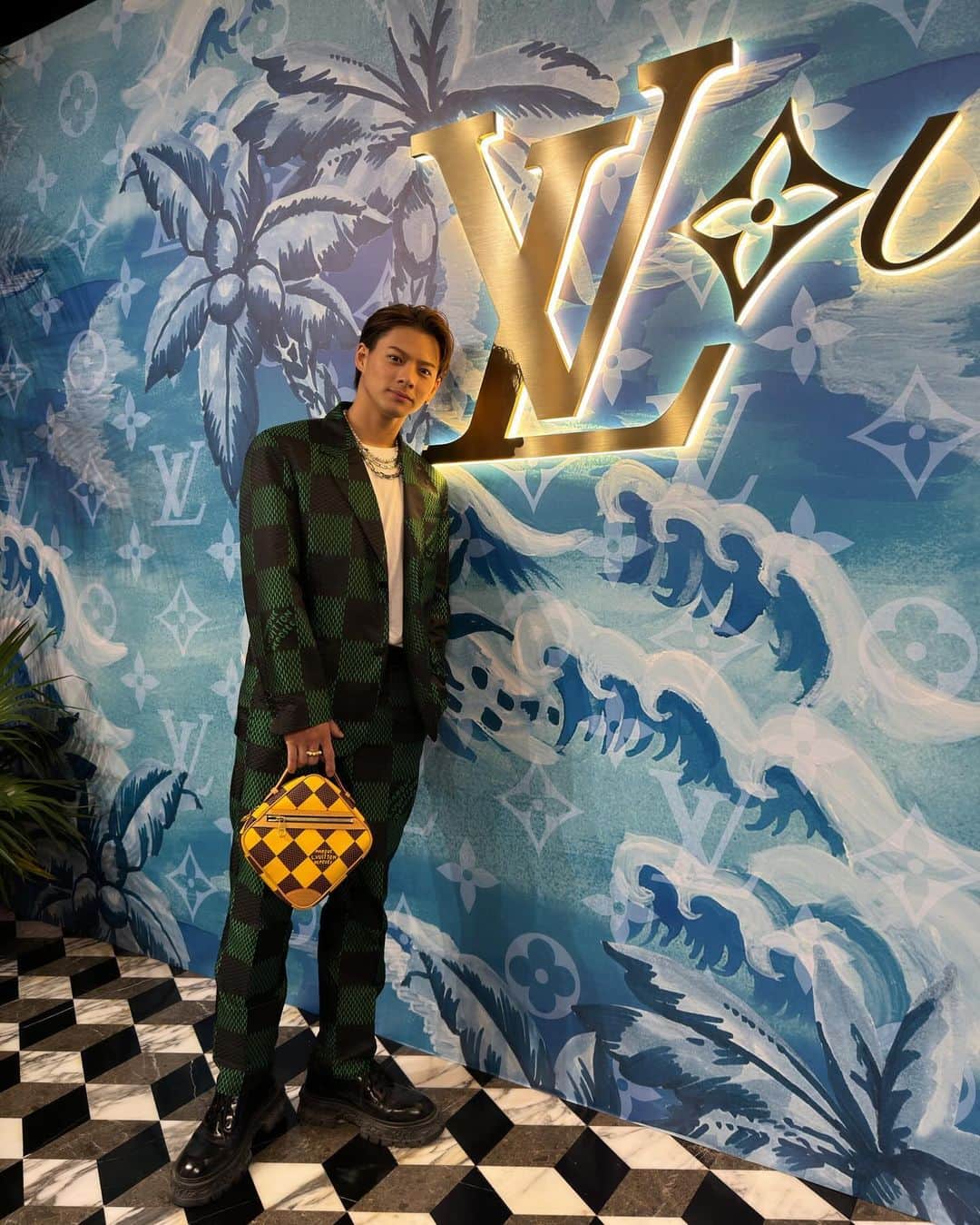平野紫耀さんのインスタグラム写真 - (平野紫耀Instagram)「Thank you for having me⛴️☀️🌴 @louisvuitton  素敵な時間でした。  #LOUISVUITTON  #LVMenPreFall24」12月1日 0時16分 - sho_h_desyo