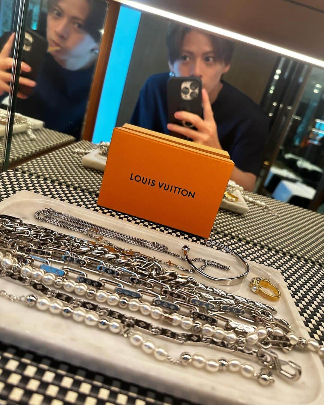 平野紫耀さんのインスタグラム写真 - (平野紫耀Instagram)「Thank you for having me⛴️☀️🌴 @louisvuitton  素敵な時間でした。  #LOUISVUITTON  #LVMenPreFall24」12月1日 0時16分 - sho_h_desyo