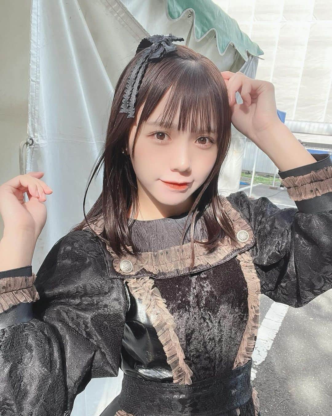 日南遥のインスタグラム：「🍃 ⁡ ⁡ こんばんは〜 ⁡ 今日は、ヲタ活の方はお休みして 早めに愛知に帰ってきました🏠 ⁡ 東京のお土産を新幹線に置いてきてしまいショック... 面倒だけど勿体ないので明日問い合わせてみます🤧 ⁡ ⁡ 今はDbD遊んでます🎮にこにこ ⁡ ⁡ もう11月もおわりですね〜はやい🍁🍂 ⁡ ツアーで仙台,神奈川,静岡,大阪と 色んな場所を回らせて頂いて たくさんの楽しい思い出ができました☺️ ⁡ 個人的にはナナランドさんと ツーマンさせて頂いたこと、 生誕衣装チェキ会できたことも 思い出深くて幸せな1ヶ月でした👼🏻 ⁡ ⁡ 11月もたくさんの愛を ありがとうございました🫶🏻 ⁡ 今月もおつかれさまでしたー！ またあした！」