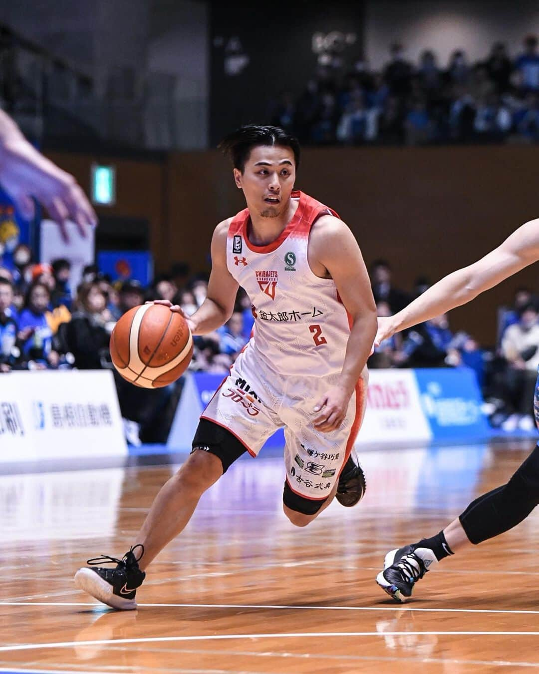 千葉ジェッツさんのインスタグラム写真 - (千葉ジェッツInstagram)「試合風景📸  B.LEAGUE2023-24 vs.島根 🏀試合終了🏀 島根 83-87 千葉  #価値ある一勝 #逆転勝利 #明日も頑張ろう #chibajets #Bリーグ #千葉ジェッツ #バスケ #basketball #portrait  #photograph #ジェッツ写真部 #レンズ越しの世界 #応炎📣🔥 #ありがとうございました✨」12月1日 0時24分 - chibajets_official