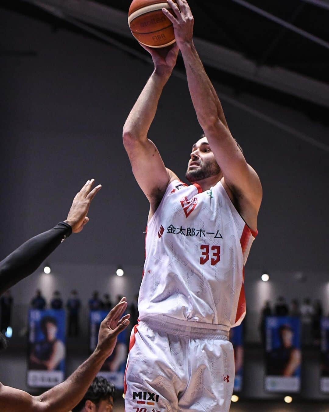 千葉ジェッツさんのインスタグラム写真 - (千葉ジェッツInstagram)「試合風景📸  B.LEAGUE2023-24 vs.島根 🏀試合終了🏀 島根 83-87 千葉  #価値ある一勝 #逆転勝利 #明日も頑張ろう #chibajets #Bリーグ #千葉ジェッツ #バスケ #basketball #portrait  #photograph #ジェッツ写真部 #レンズ越しの世界 #応炎📣🔥 #ありがとうございました✨」12月1日 0時24分 - chibajets_official