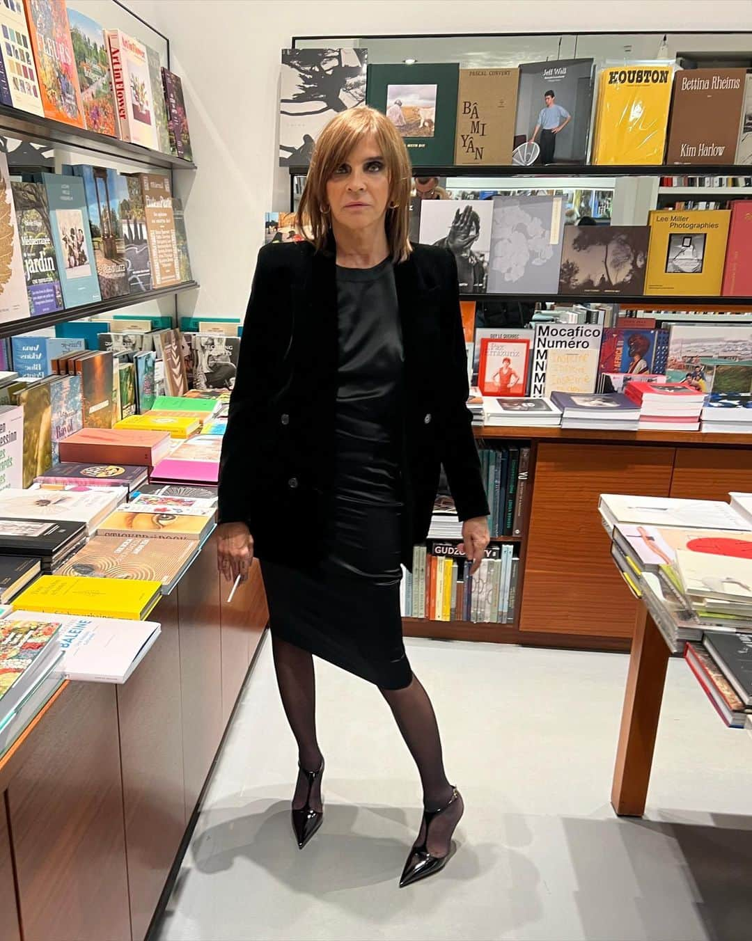 カリーヌ・ロワトフェルドさんのインスタグラム写真 - (カリーヌ・ロワトフェルドInstagram)「Thank you @librairie7l for the signing of Fantasies! So happy to be back here」12月1日 0時17分 - carineroitfeld