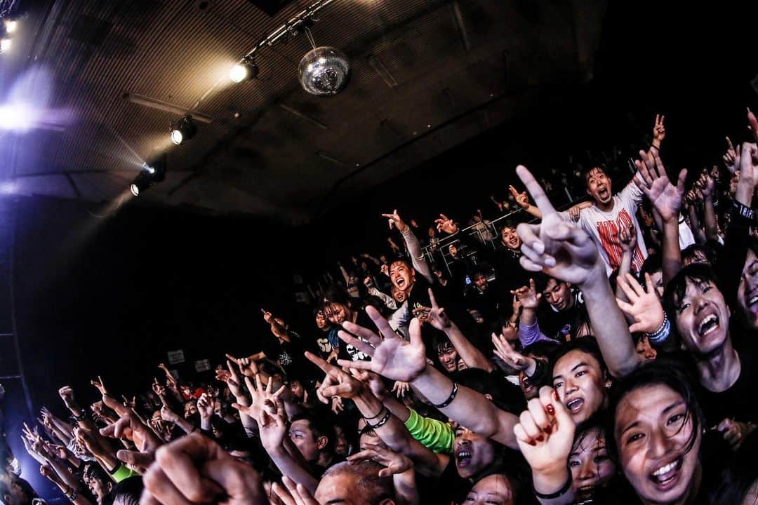 MAH さんのインスタグラム写真 - (MAH Instagram)「SiM “PLAYDEAD” WORLD TOUR SEASON 1 in 🇯🇵 Day 16 at RISING HALL Shunan, Yamaguchi.  #SiM #PLAYDEAD #SHANK  📷 @koheisuzukiphoto」12月1日 0時32分 - mahfromsim