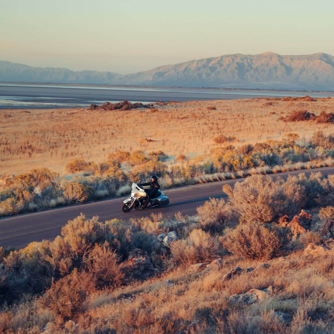 Harley-Davidsonのインスタグラム：「Escape the everyday.​  #HarleyDavidson #StreetGlide」